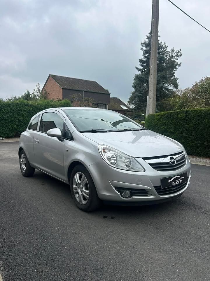Opel Corsa 1.2 — photo 1 sur 8