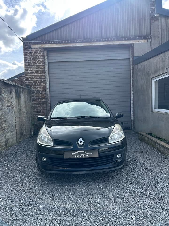 Renault Clio 1.2 — photo 1 sur 8