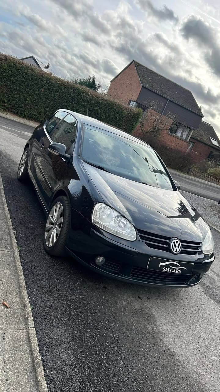 Volkswagen Golf V 1.9 TDI — photo 1 sur 7